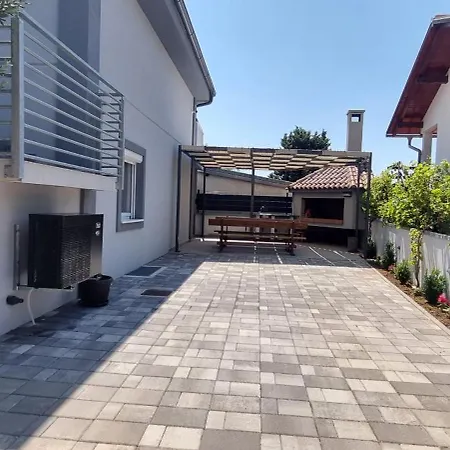 With Amazing View And A Private Pool, Susnjar 1 Villa *
