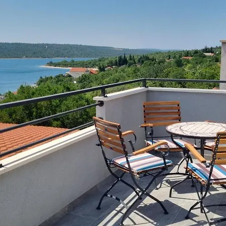 With Amazing View And A Private Pool, Susnjar 1 *