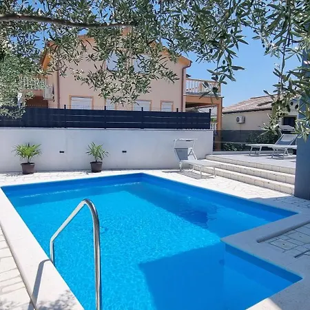 With Amazing View And A Private Pool, Susnjar 1