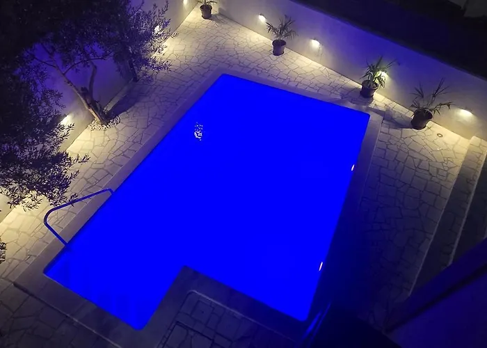 Villa With Amazing View And A Private Pool, Susnjar 1 *