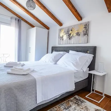 With Amazing View And A Private Pool, Susnjar 1 Kruševo