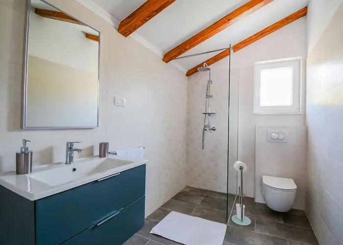 With Amazing View And A Private Pool, Susnjar 1 *