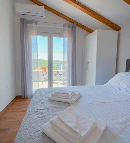 Vila With Amazing View And A Private Pool, Susnjar 1 *