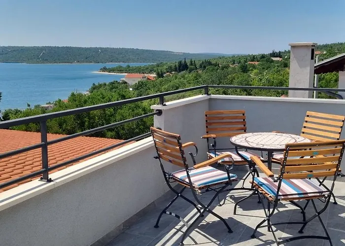 With Amazing View And A Private Pool, Susnjar 1 *